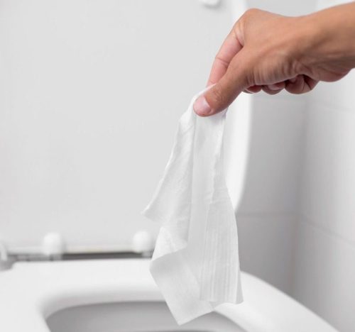 sanibroyeur bouché par des lingettes